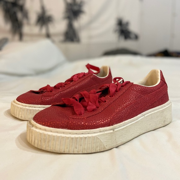 red platform pumas